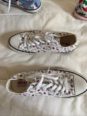 Hello Kitty White Canvas Low-Top Kids Sneakers with Red Accents